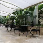 Dbd Bayrakli מלון *