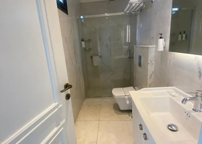 Dbd Bayraklı Otel *